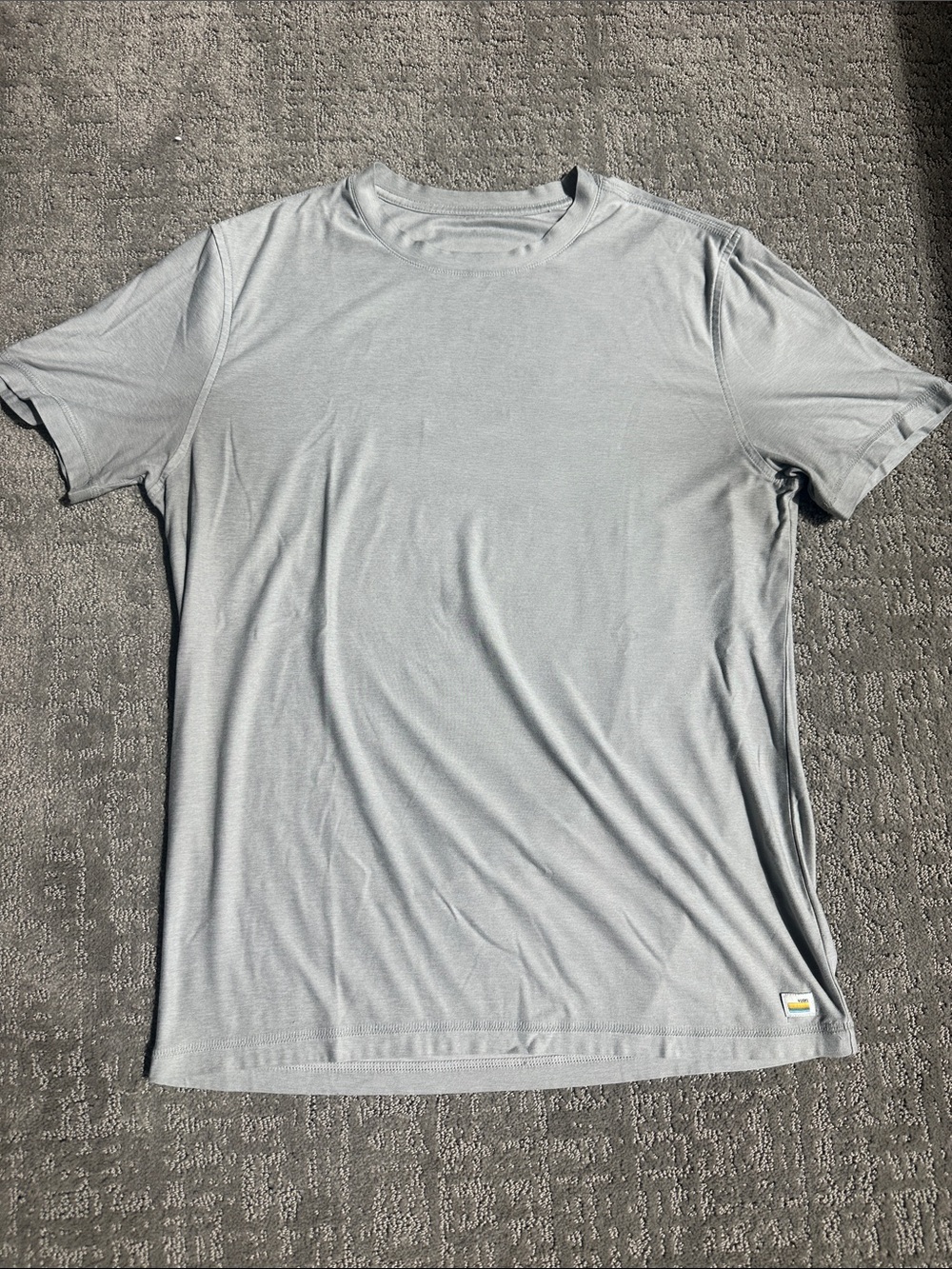 Vuori Strato Tech Tee - Men’s Medium - Platinum Heather